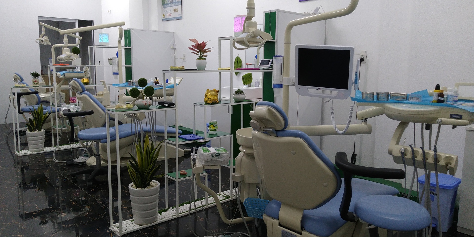 Nha Khoa New Smile - BS Nguyễn Văn Hiền